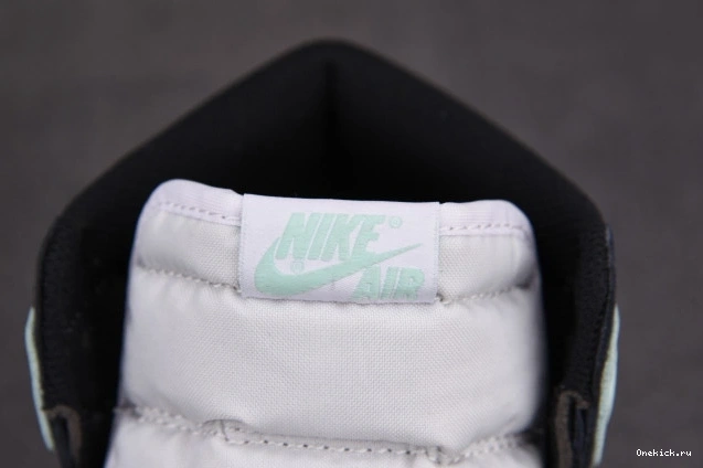 One Kick 861428-100 Igloo High Retro 1 Jordan 0810